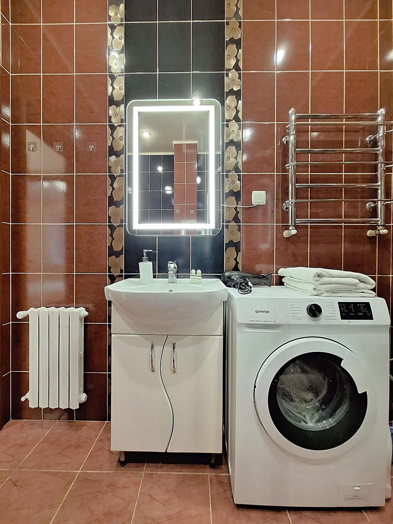 Однокімна Квартира Біля Каштанової Алеї У Центрі Полтави Мережа Alexapartments Документи Для Відряджень Безконтатне Заселення 24-7 Poltava Kültér fotó