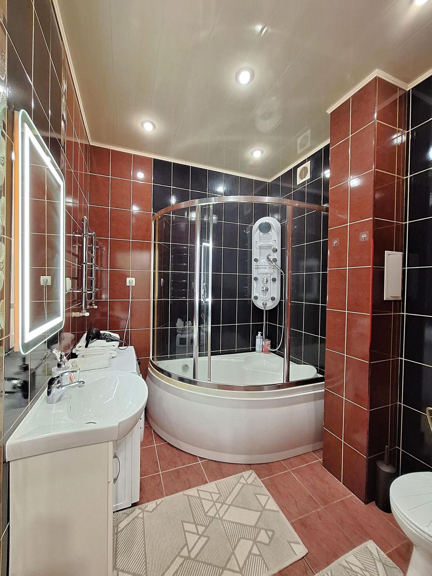 Однокімна Квартира Біля Каштанової Алеї У Центрі Полтави Мережа Alexapartments Документи Для Відряджень Безконтатне Заселення 24-7 Poltava Kültér fotó